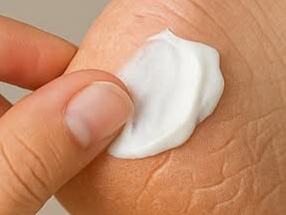 Remove Cracked Heels and Achieve Beautiful Feet Easily with Toothpaste!
