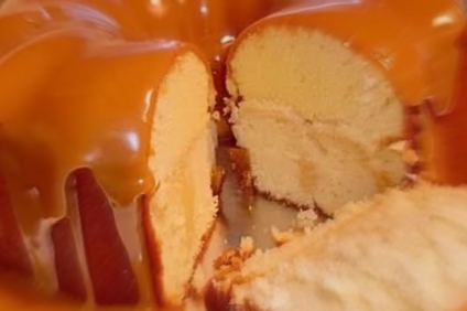 Title: Caramel Cream Cheese Pound Cake: Rich, Moist, and Irresistibly Sweet 🍰